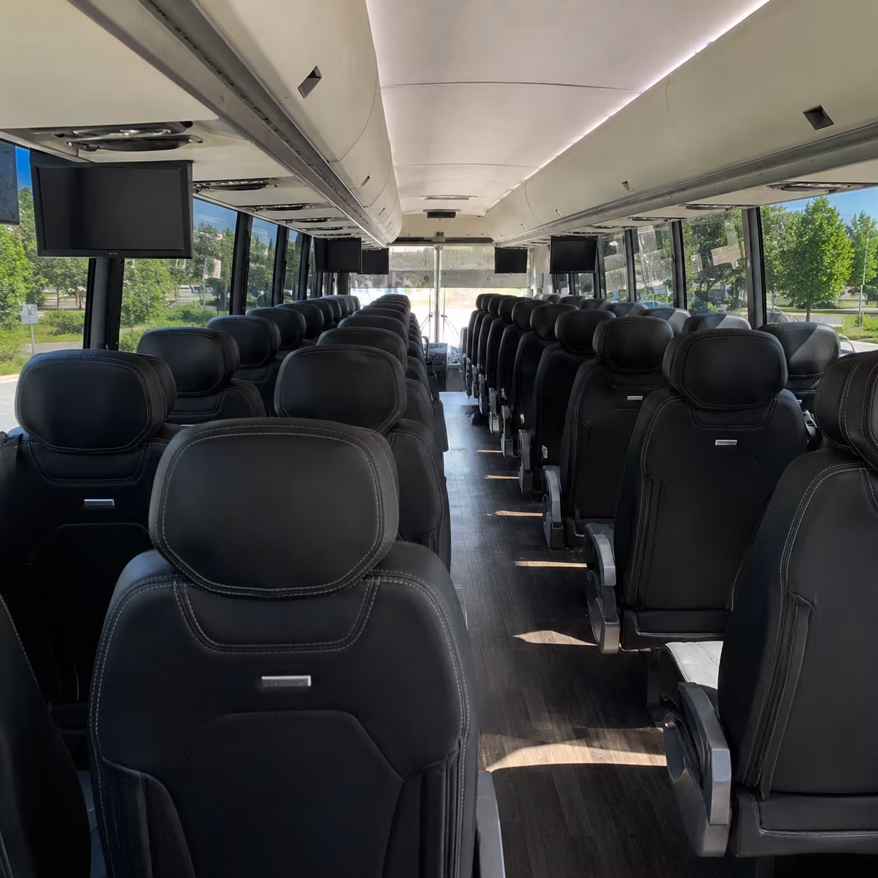 charter buses for corporate wine tour groups heading to yakima valley and red mountain