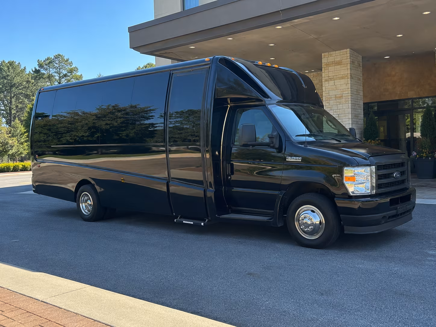 minibus rentals for small group wine tours to kent s urban tasting rooms