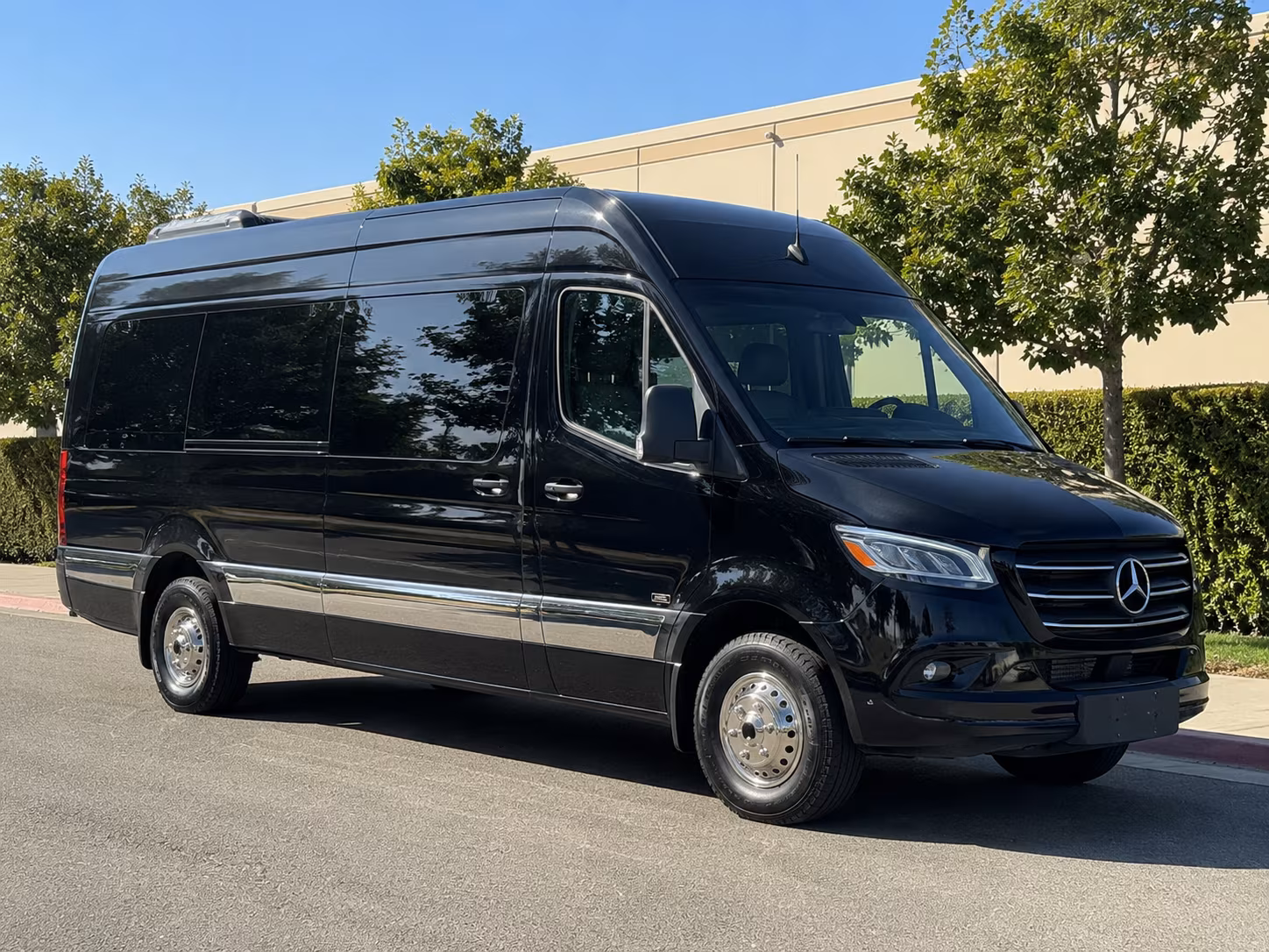 sprinter van wine tours for intimate groups around the green river valley